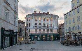 Central Square Heritage Hotel